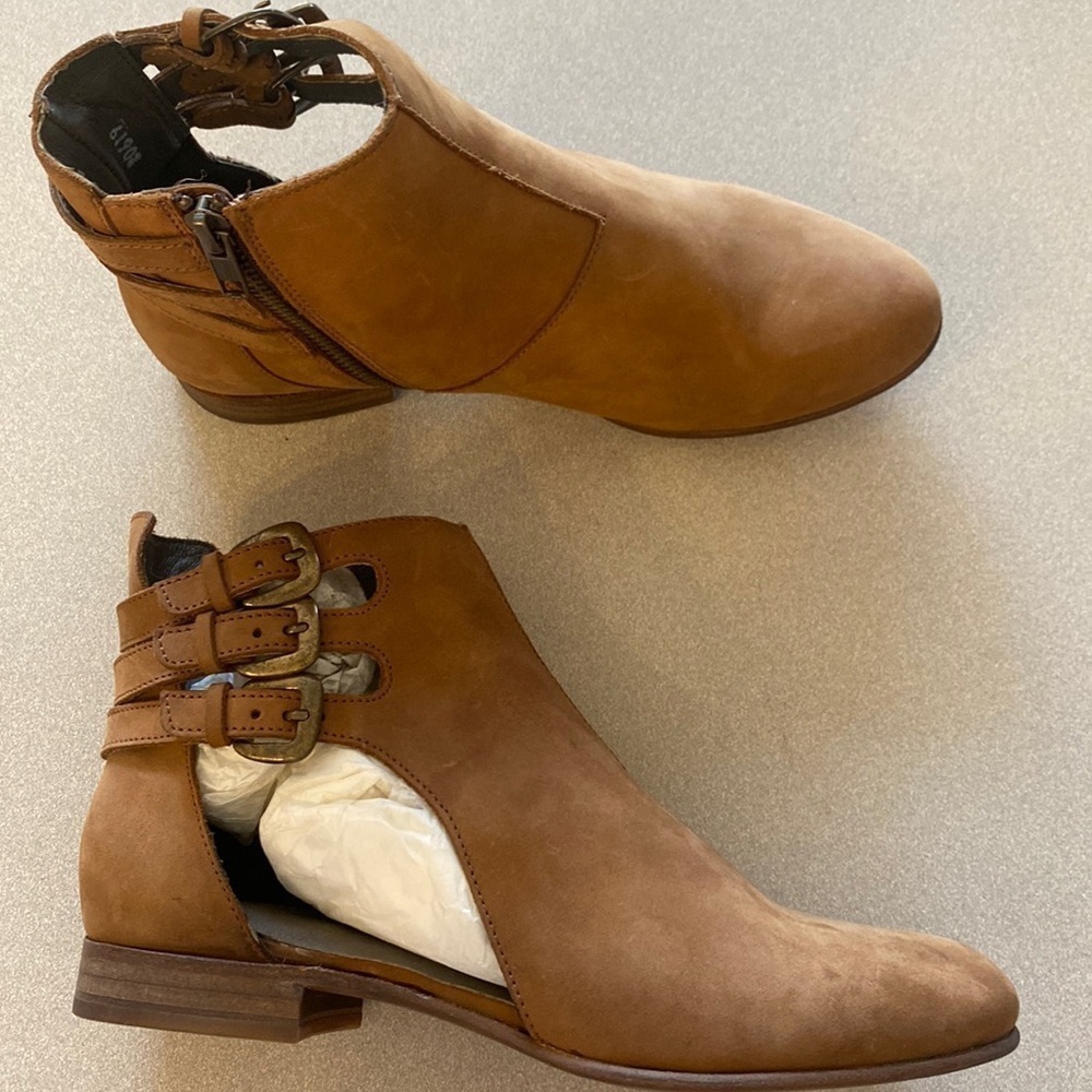 NEW Wolverine Jada Cutout Ankle Strap Rustic Equestrian Booties Cognac Suede